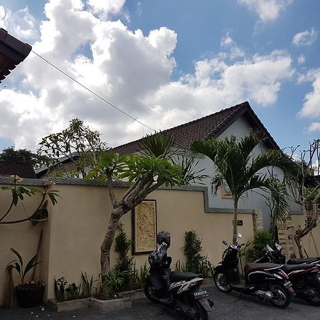 Nyoman Guesthouse Canggu Екстер'єр фото