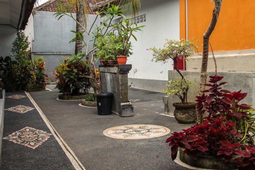 Nyoman Guesthouse Canggu Екстер'єр фото
