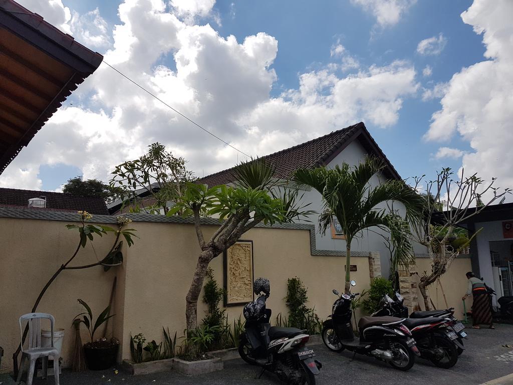 Nyoman Guesthouse Canggu Екстер'єр фото